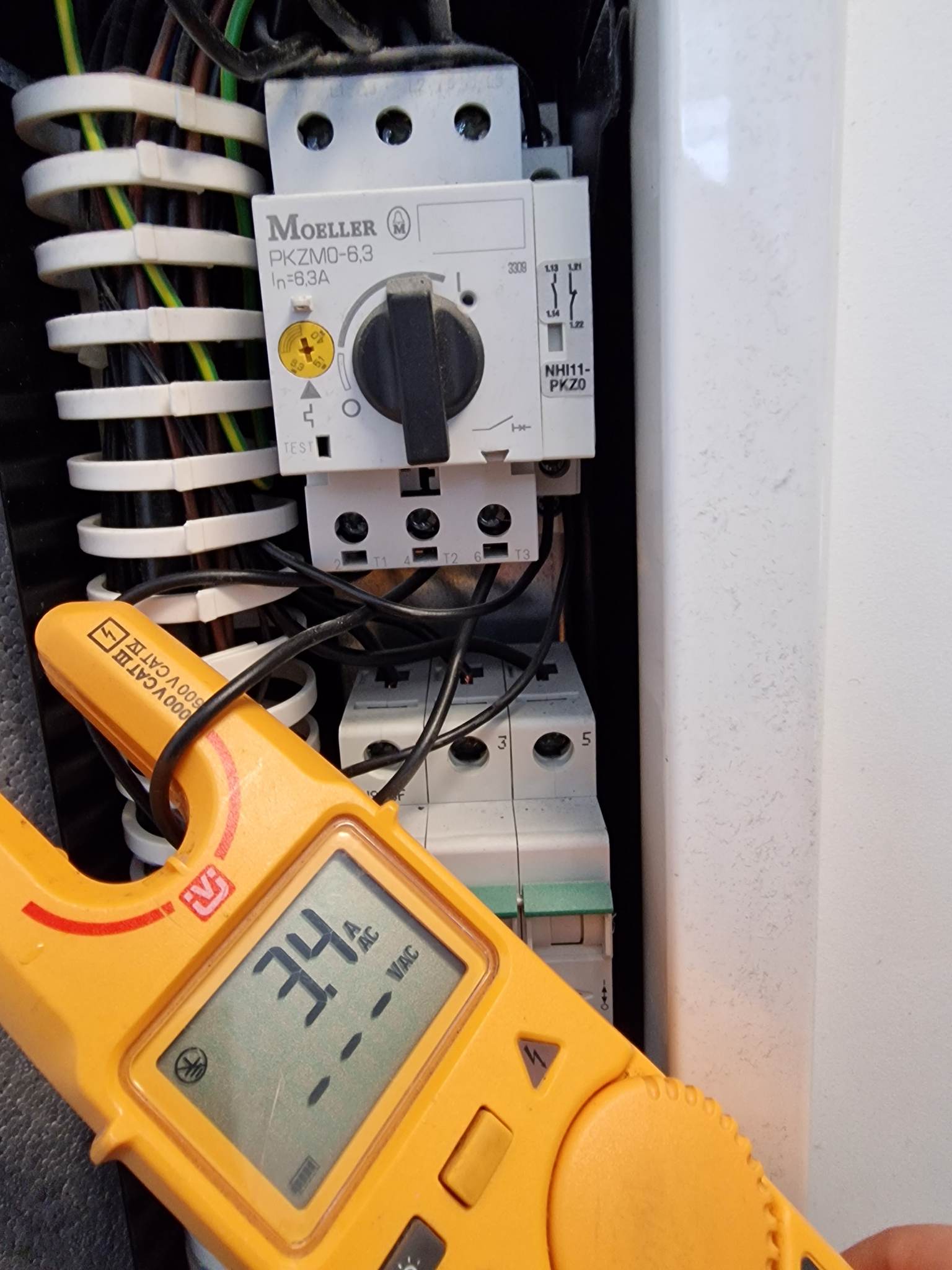 Noggrann mätning vid arbete med en elinstallation